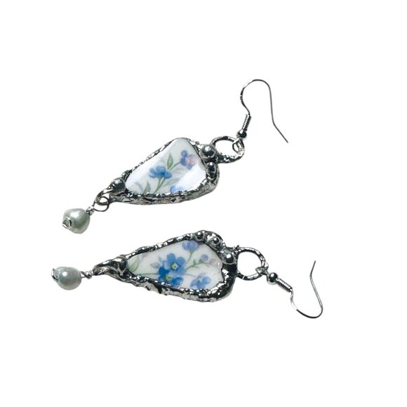 Royal Albert 1976 Memory Lane Earrings with Boho Metalwork & Freshwater Pearls - Picture 10 of 13